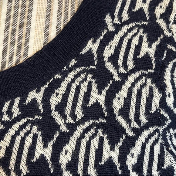 J Crew Womens Vintage Black White Fish Pattern 100% Merino Wool Sweater XXS - Picture 3 of 14